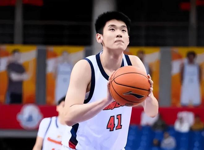 吃饭睡觉打马刺!尼克斯本赛季获得双冠王,对手都是马刺