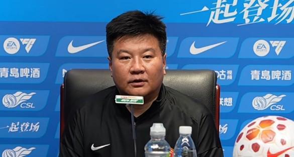 奥登回忆CBA经历：在中国半年赚1百万美元 每天一包烟+教练们在抽