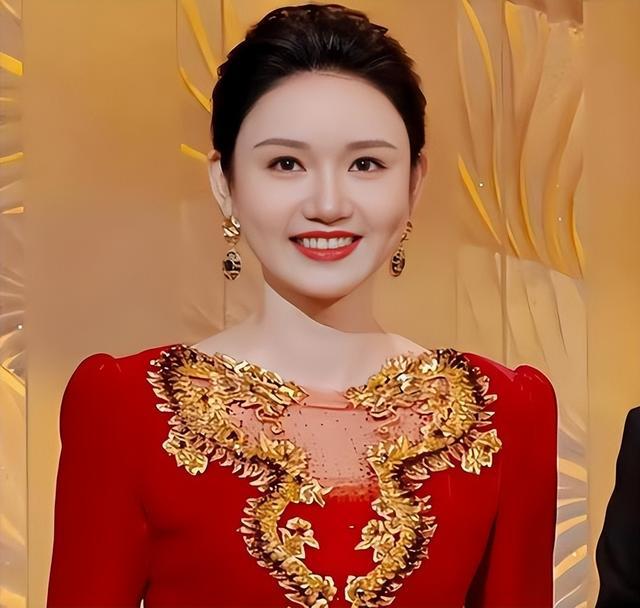 津媒：萨尔瓦多、闫炳良等球员的身体状况还需要持续观察评估
