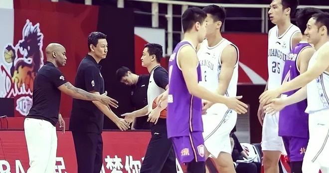 中国男篮短训营：首批裁员李炎哲伊力福拉提赵柏清 还剩18人名单