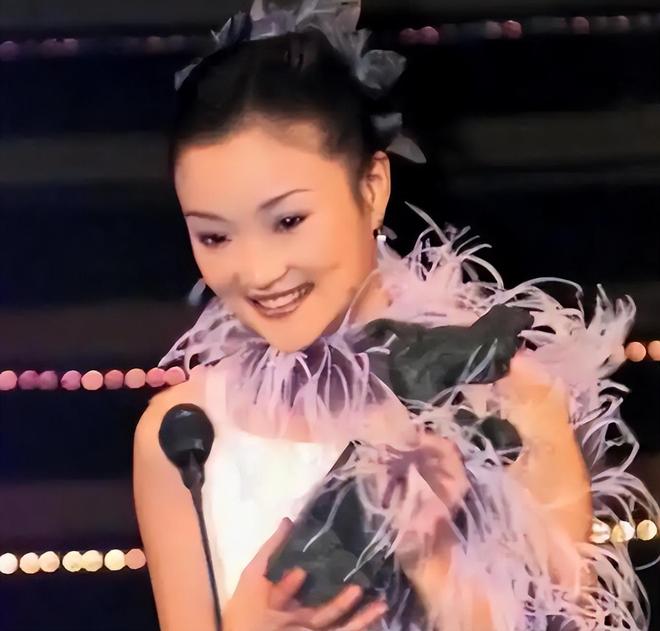 郑钦文放弃亚运会卫冕引发辩论,新科法网亚军哈雷首战出局遭调侃