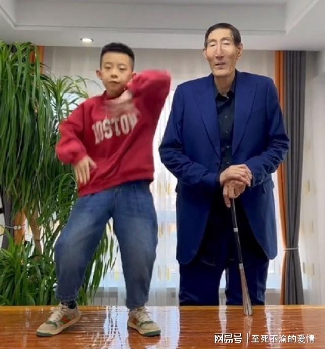 特雷·杨谈顶薪续约奇才：我相信赢球能解决一切