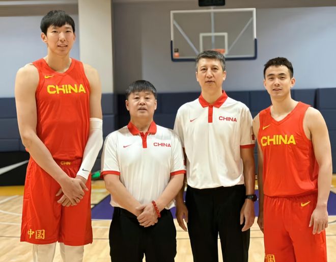 望岳在现场，海港主帅点评泰山队换帅，主力后卫表态目标零封