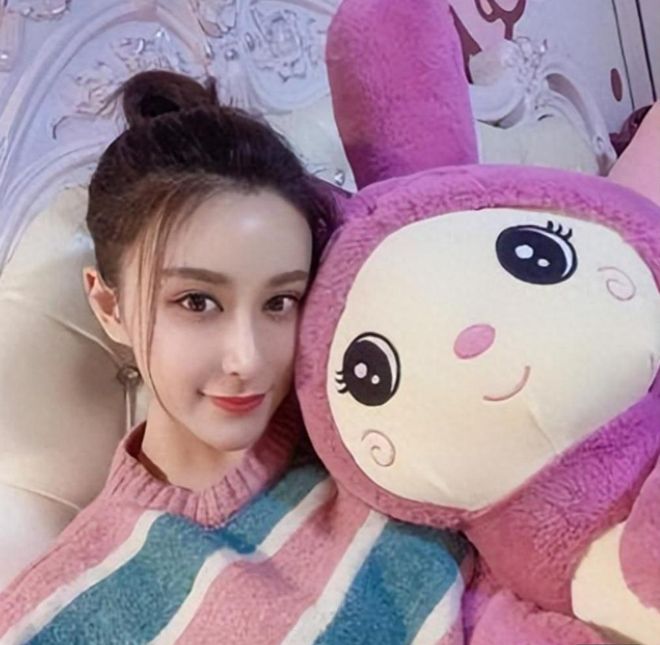 原来他是赖亚文儿子，名字饱含深意，与母亲关系生疏，现已上大学