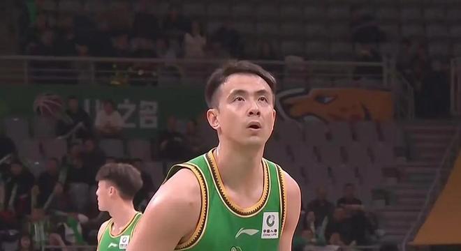 迪班萨对决彼得森终赢球，奇才92比88胜爵士