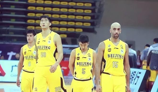 中国男篮短训营：首批裁员李炎哲伊力福拉提赵柏清 还剩18人名单