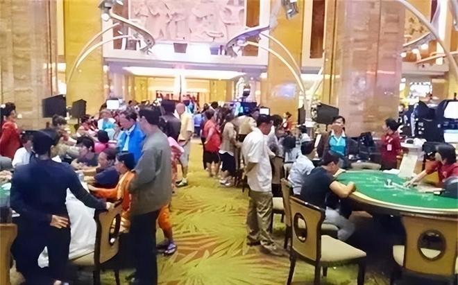 冉莹颖哭诉邹市明拖累全家,网友扒出工商信息:她才是15家公司老板