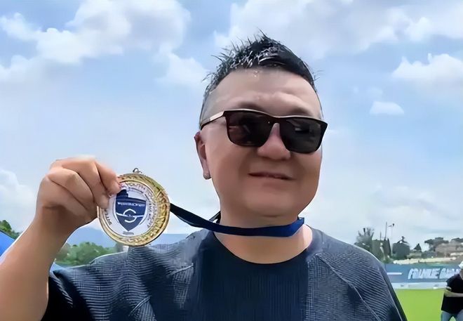 夸安萨受伤加深英格兰右后卫危机 图赫尔承认“寻找答案越来越难”