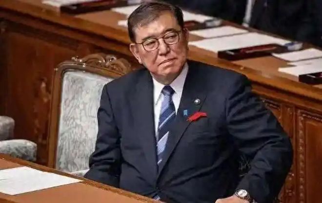 湖人夏联秃头后卫去哪了?首战未登场却冲上热搜