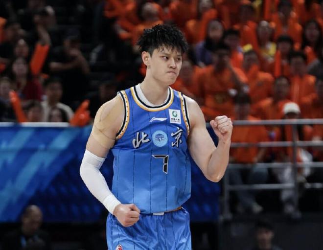 太强了!总决赛场均32.6分,又一名二轮秀拿到FMVP,上一位是他