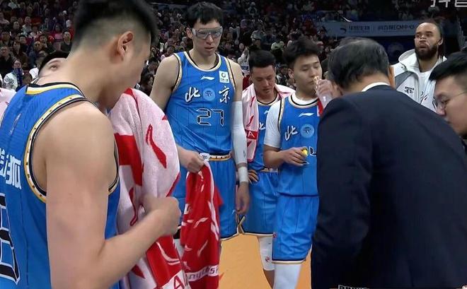 吃饭睡觉打马刺!尼克斯本赛季获得双冠王,对手都是马刺