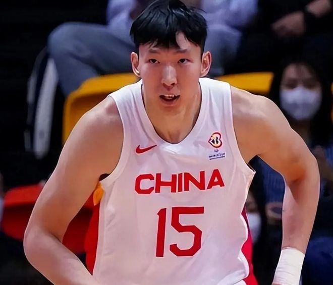 望岳在现场，海港主帅点评泰山队换帅，主力后卫表态目标零封