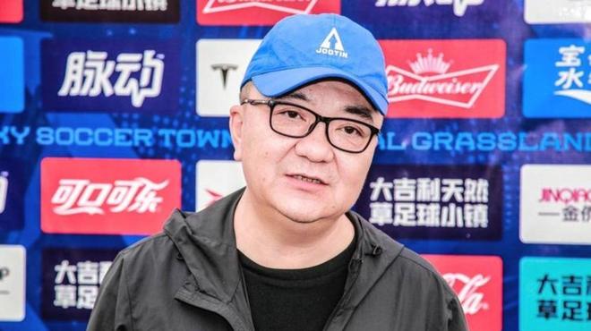 洞洞衣的风,从越野跑刮到了温网赛场